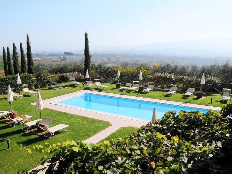 Apartment with barbecue, pool & patio — photo 3