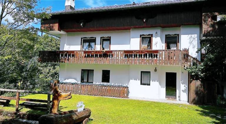 Vacation home with 3 rooms for 10 persons in Borca di Cadore
