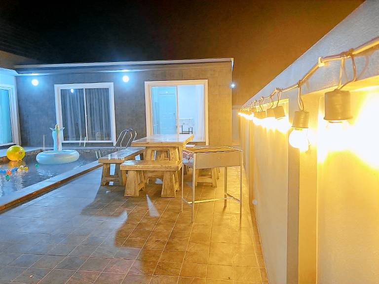 Charming vacation home with pool | Pet-friendly — photo 4