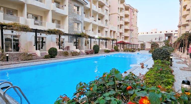 Serviced apartment with terrace, garden & pool in Hurghada