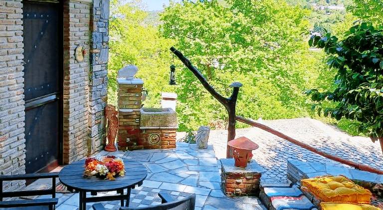 Vacation home with yard & terrace — photo 5