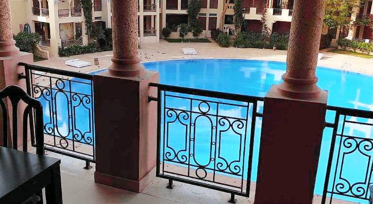Apartment with pool — photo 4