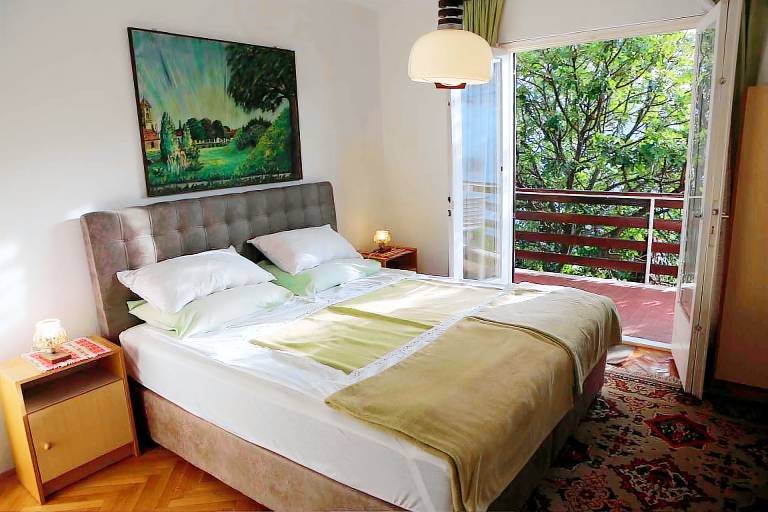 Apartment with barbecue & garden in Crikvenica