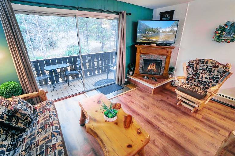 Family-friendly beautiful condo with patio | Pets allowed — photo 2