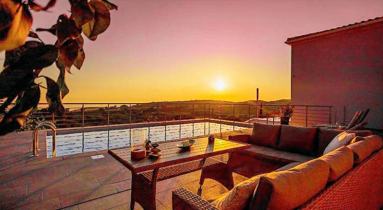 Wonderful villa with yard, BBQ & patio | Pets allowed — photo 2