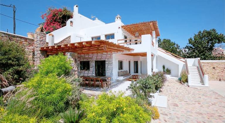 Vacation home with patio & yard in Mykonos