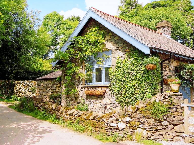 Cottage  Nether Staveley