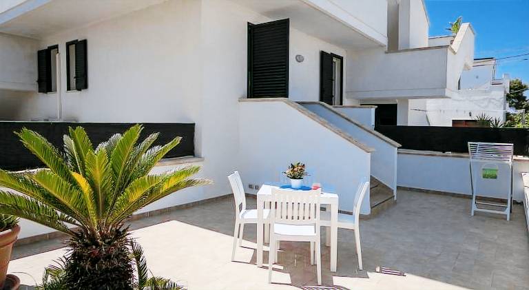 Rental apartment with patio & garden — photo 3