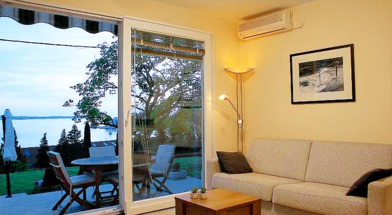 Holiday apartment with patio & garden — photo 3