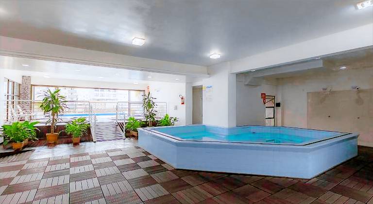Apartment with pool & jacuzzi — photo 5