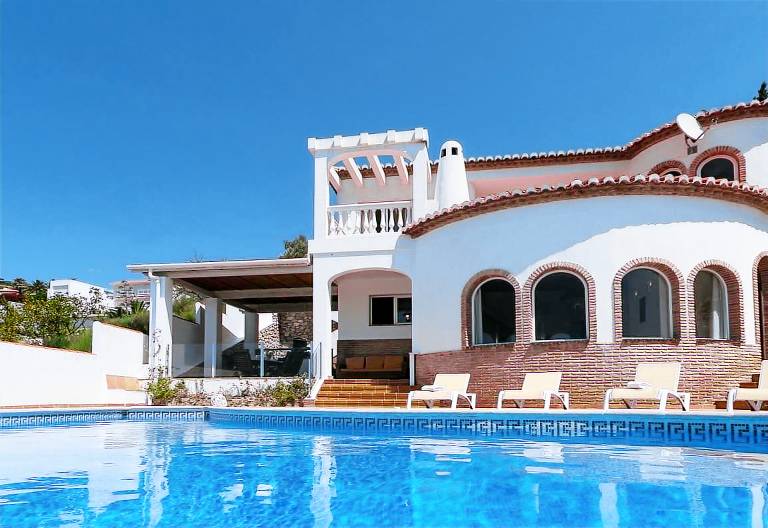 Villa 'Amani' with Sea View, Wi-Fi and Air Conditioning in Granada