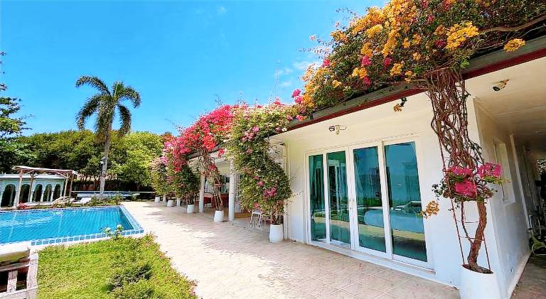Ocean Bliss Beach House - Beachfront Pool Villa — photo 4