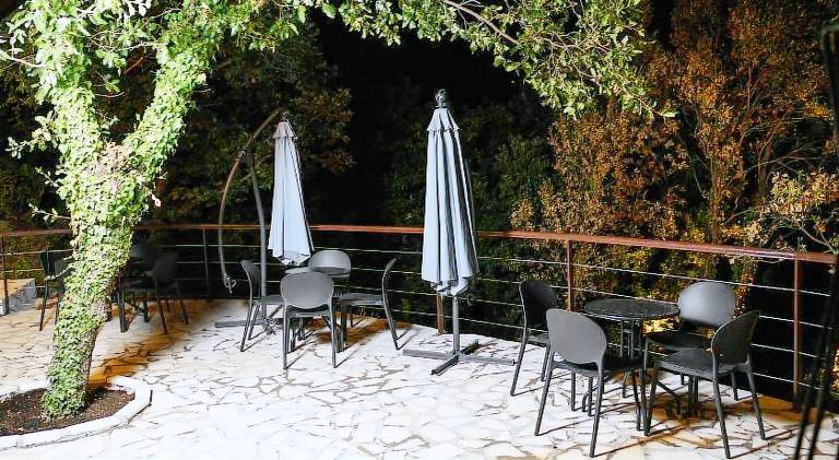 Villa with pool — photo 3