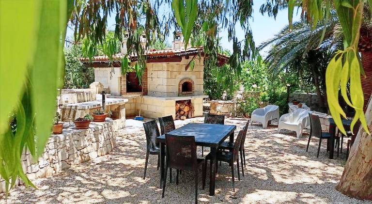 Family-oriented charming villa with terrace, garden & grill | Perfect for remote work | Dogs allowed — photo 3