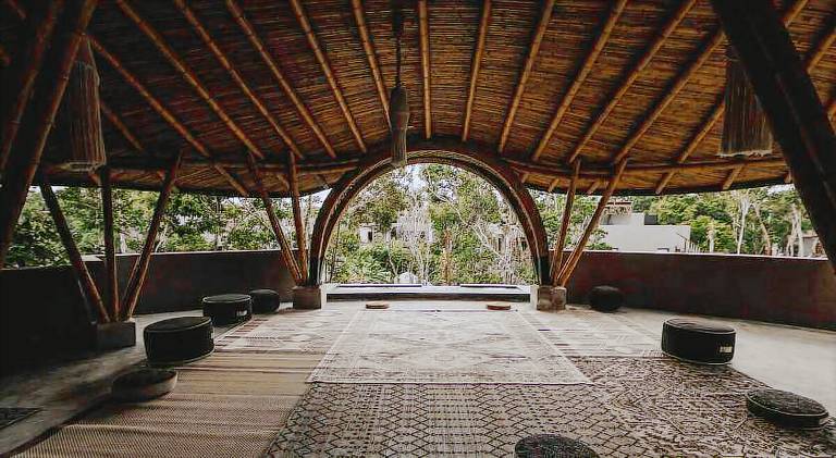 Rental apartment with yard, terrace & private pool — photo 3