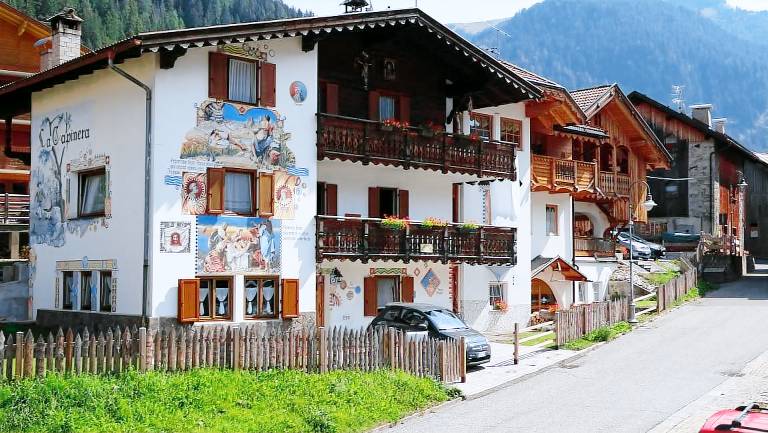 Holiday apartment with fast internet | Garden view | Suitable for remote work | Dogs allowed in Canazei