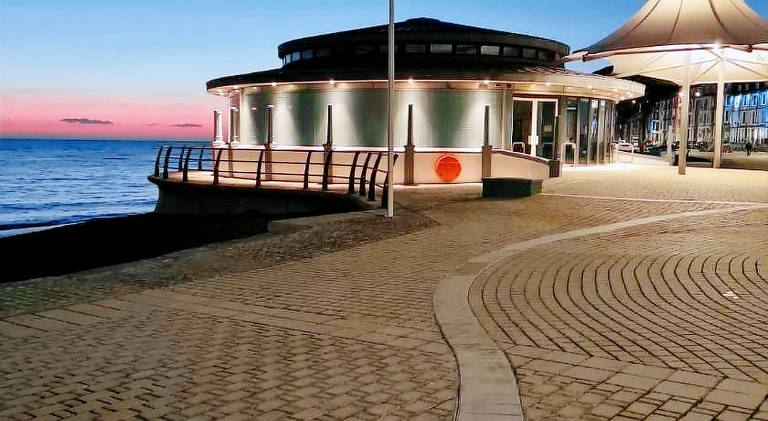 House with pool — photo 3