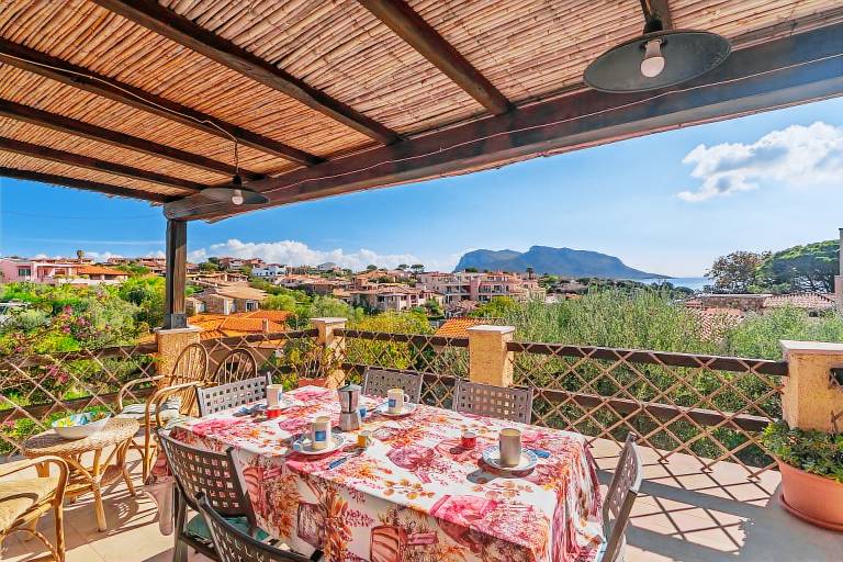 Fully equipped vacation home with yard, barbeque & terrace | Garden view | Close to the beach | Dogs allowed in Golfo Aranci