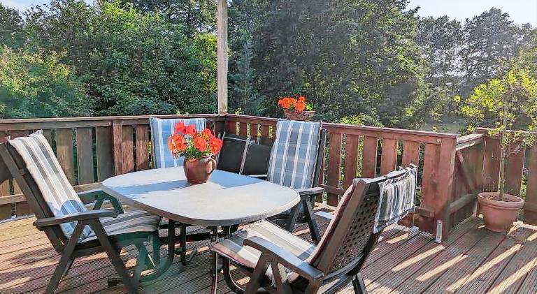 Serviced apartment with barbecue, terrace & yard — photo 4