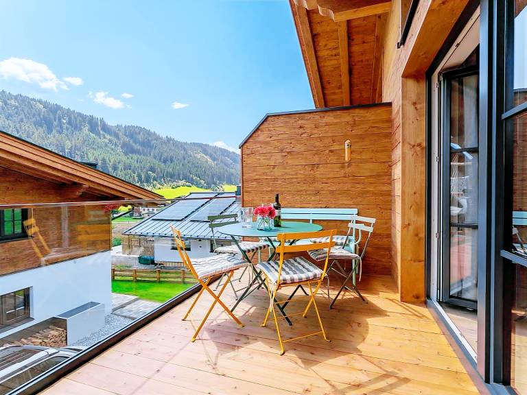 Chalet with patio & sauna — photo 2