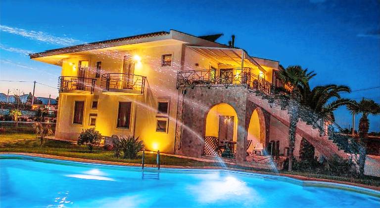 Family-oriented wonderful holiday apartment with yard, pool & terrace | Beach nearby | Pets allowed — photo 4