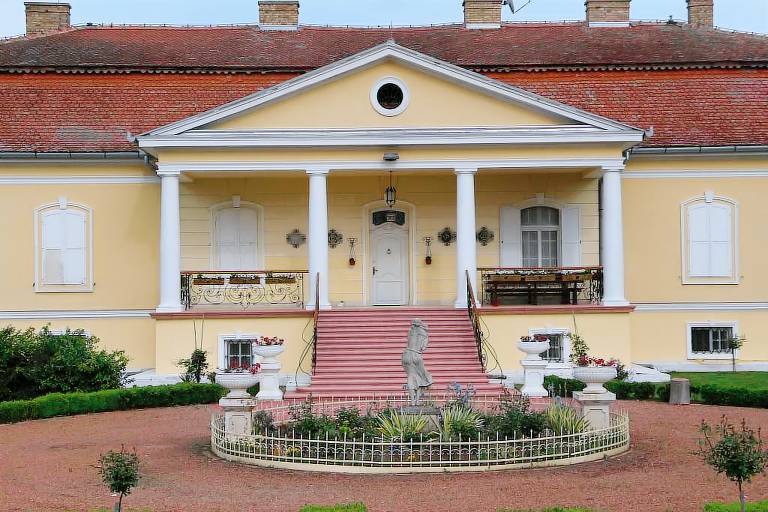 House  Padej