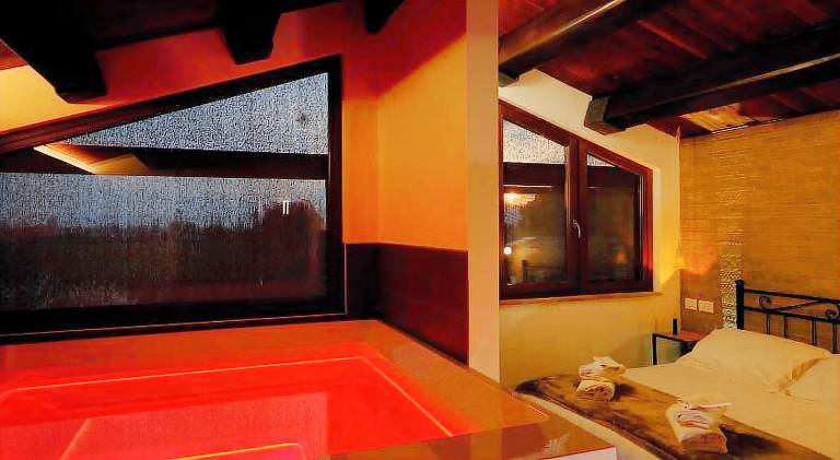 Farm with barbeque, hot tub & garden | Pet-friendly — photo 5