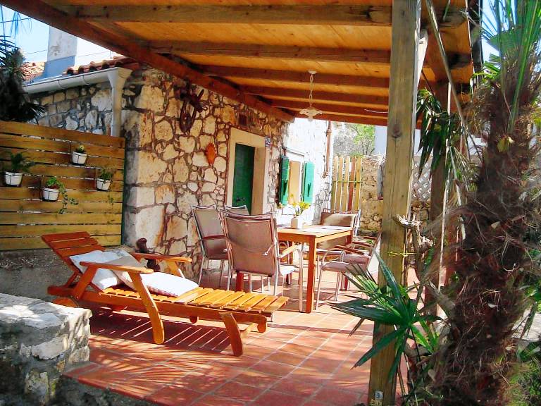 Vacation home with grill, terrace & yard — photo 3