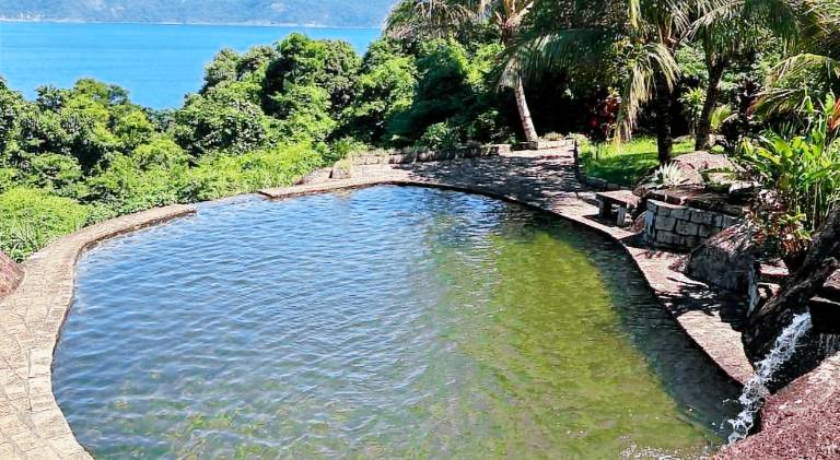 Nice lodge with pool, garden & BBQ | Dogs allowed in Ilhabela