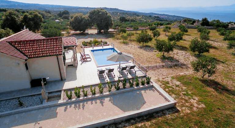 Charming vacation home with pool, patio & BBQ | Pets are welcome — photo 5