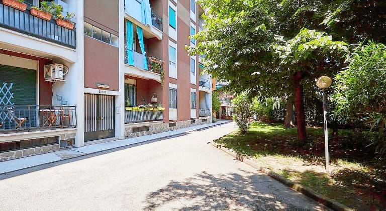 Family Friendly & Spacious w Balcony near Metro — photo 4
