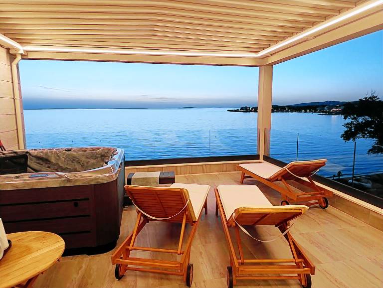 Beachfront penthouse Pearl in Zadar