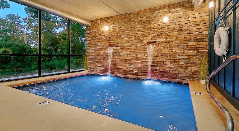 House with hot tub & pool in Gatlinburg, TN