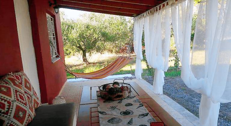 Lodge with terrace, yard & barbecue — photo 3