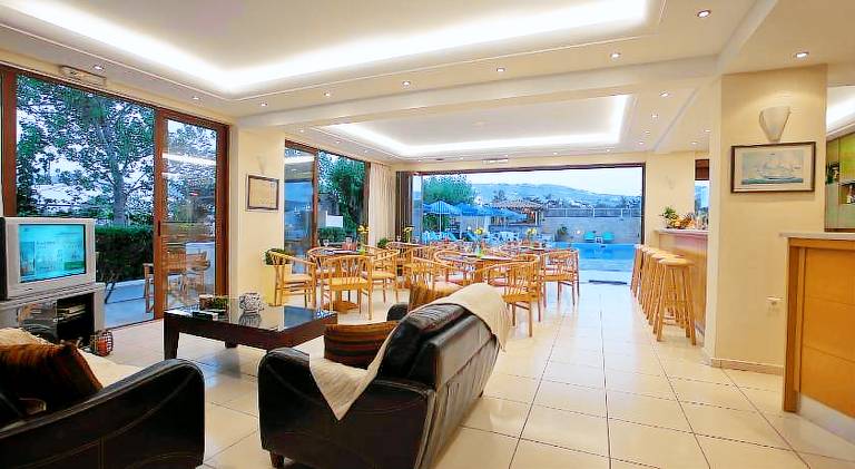 Charming serviced apartment with garden, patio & pool | Close to the beach | Pet-friendly — photo 3