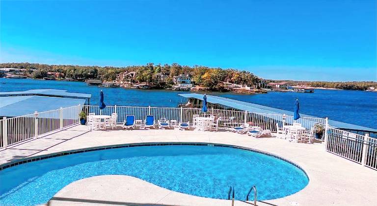 Vacation home with pool — photo 3