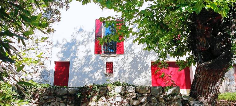Gite with yard & terrace — photo 3