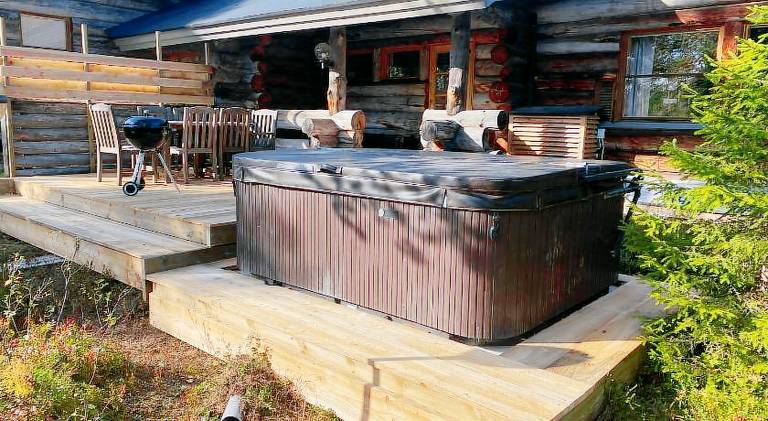 House with jacuzzi — photo 4