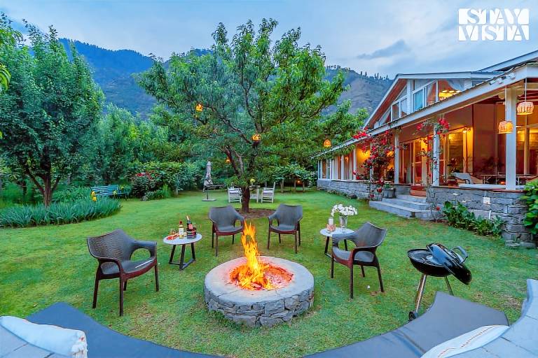 325 m&sup2; Villa