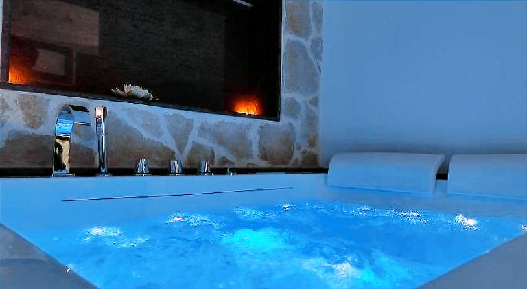 Lovely apartment with hot tub & pool | Pet-friendly — photo 3