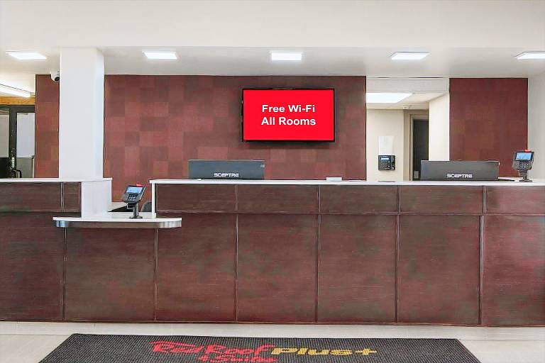 Red Roof PLUS & Suites Erie — photo 3
