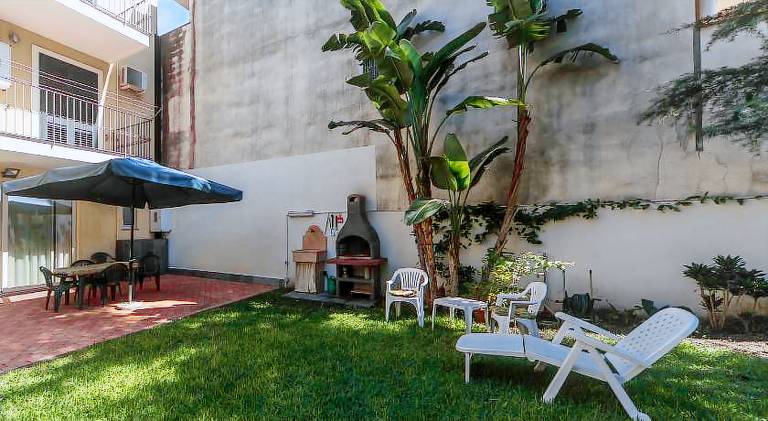Serviced apartment with garden, terrace & grill — photo 3