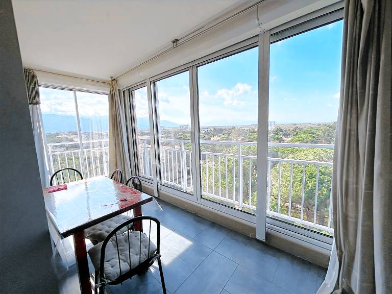 Beautiful well-equipped apartment near beach, panoramic view — photo 5