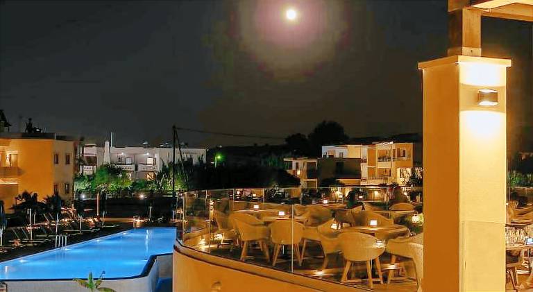 Silver Beach Hotel & Apartments — photo 4