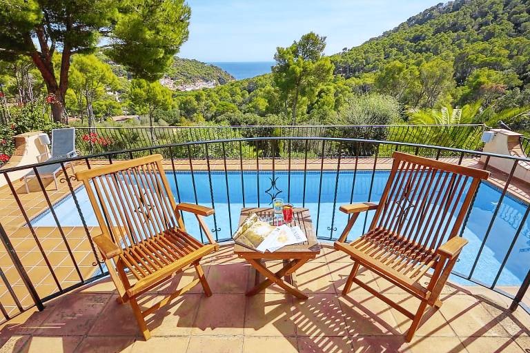 Fully equipped charming villa with private pool, BBQ & garden | Pets allowed — photo 3