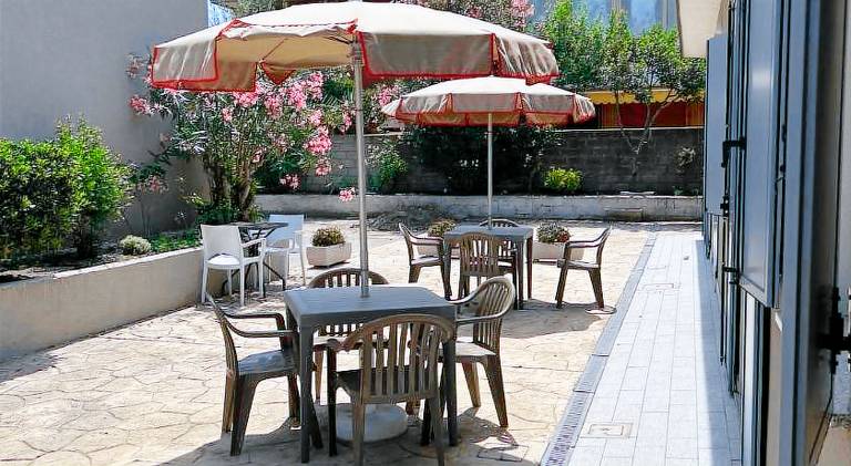 Holiday apartment with garden & patio | Close to the beach | Pets are welcome — photo 3