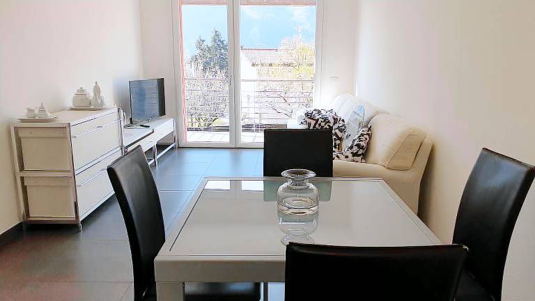 Fully equipped lovely rental apartment with patio & fast internet | Garden view | Pet-friendly — photo 3