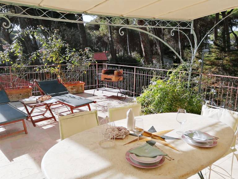 Holiday apartment with grill, yard & patio | Beach nearby | Pet-friendly — photo 3