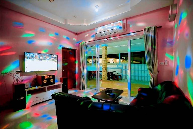 Beautiful villa with pool | Pets allowed — photo 2