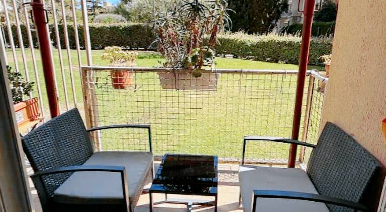 Rental apartment with patio — photo 3